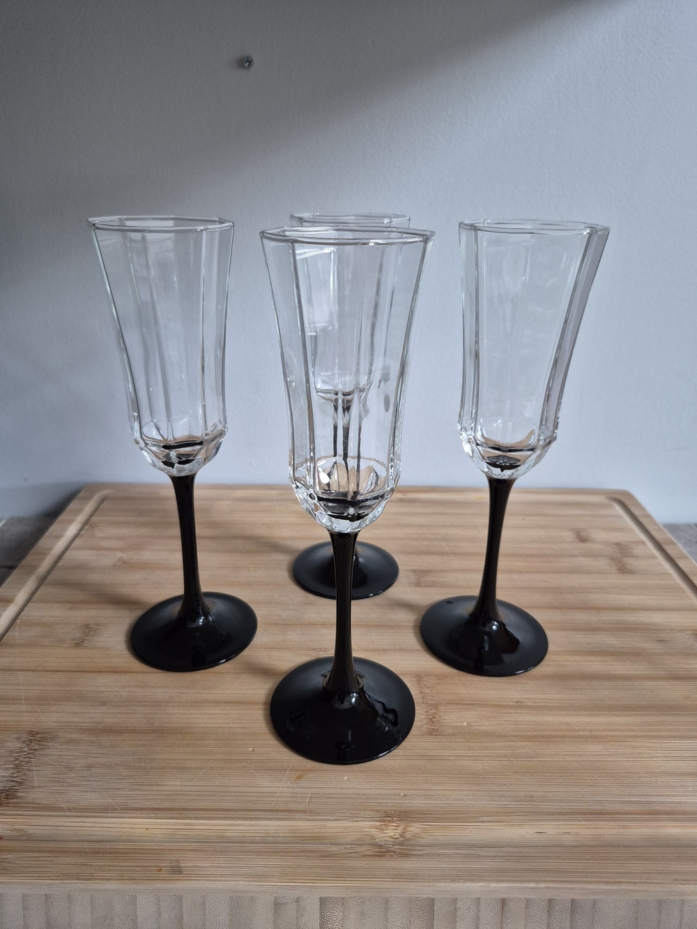 Vintage 80s Luminarc Octime Black Stem Glassware Set - 8pc Set (4 Wine/4 Champ) - Picture 8 of 10